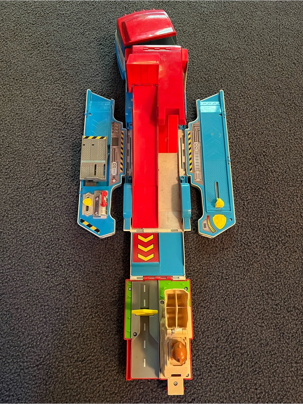 Paw Patrol Red and Blue Transforming Vehicle Carrier Playset